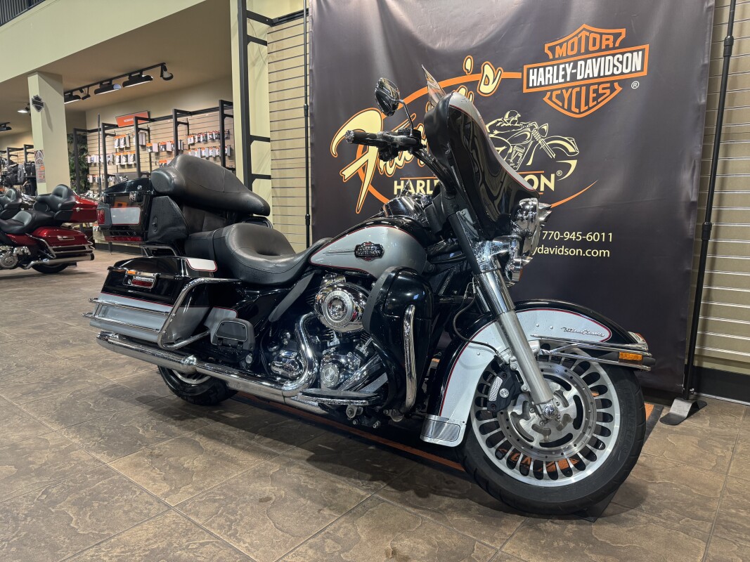 2010 Harley-Davidson Electra Glide Ultra Classic 086 V BLK/BRIL SLVR - Photo 3