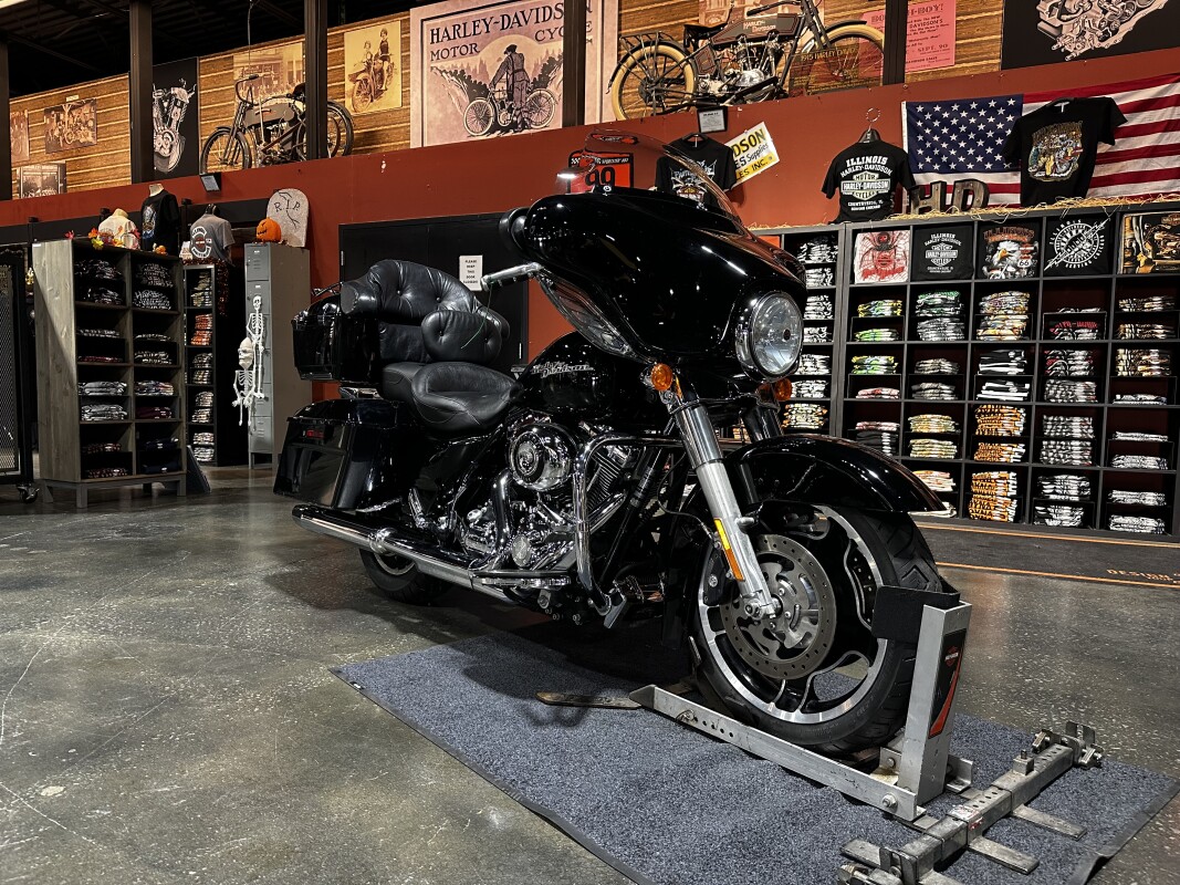 Harley-Davidson Street Glide 2011 FLHX BLACK