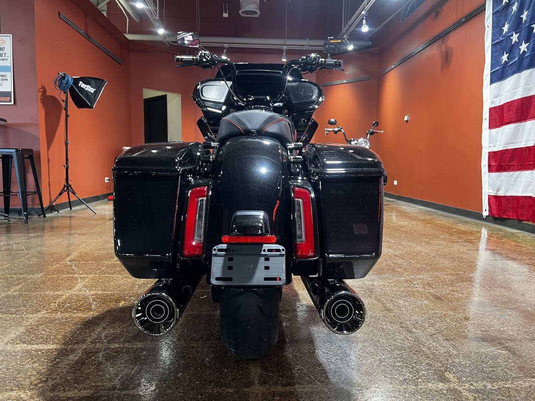 Harley-Davidson CVO Road Glide 2025 FLTRXSE RAVEN FADE - Photo 10