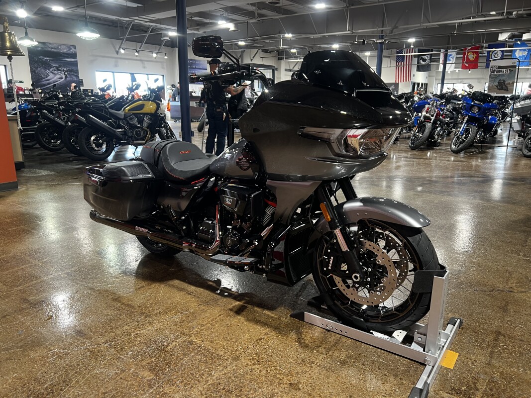 Harley-Davidson CVO Road Glide 2025 FLTRXSE RAVEN FADE