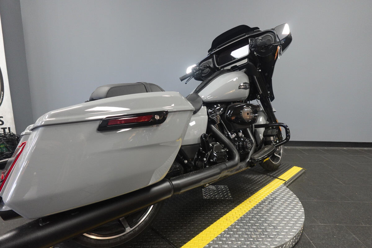 2025 Harley-Davidson Street Glide FLHX - Photo 8