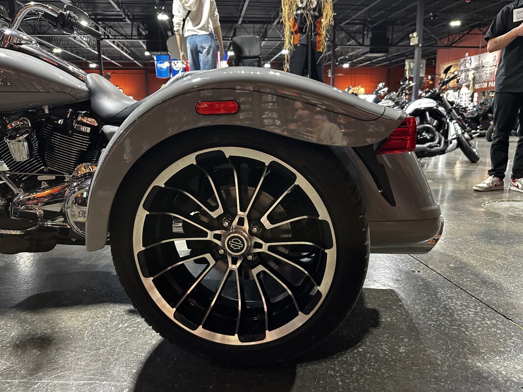 Harley-Davidson Road Glide 3 2024 FLTRT BILLIARD GRAY W/ PINSTRIPE - Photo 8
