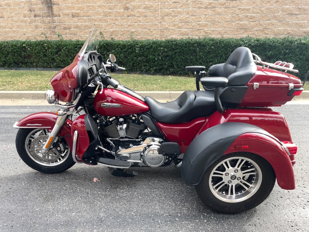 Harley-Davidson Tri Glide Ultra 2021 FLHTCUTG BILLIARD RED - Photo 8