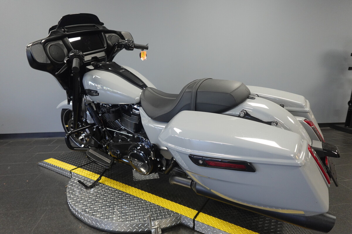 2025 Harley-Davidson Street Glide FLHX - Photo 6