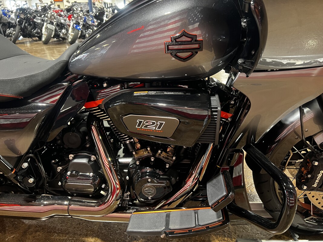 Harley-Davidson CVO Road Glide 2025 FLTRXSE RAVEN FADE - Photo 6