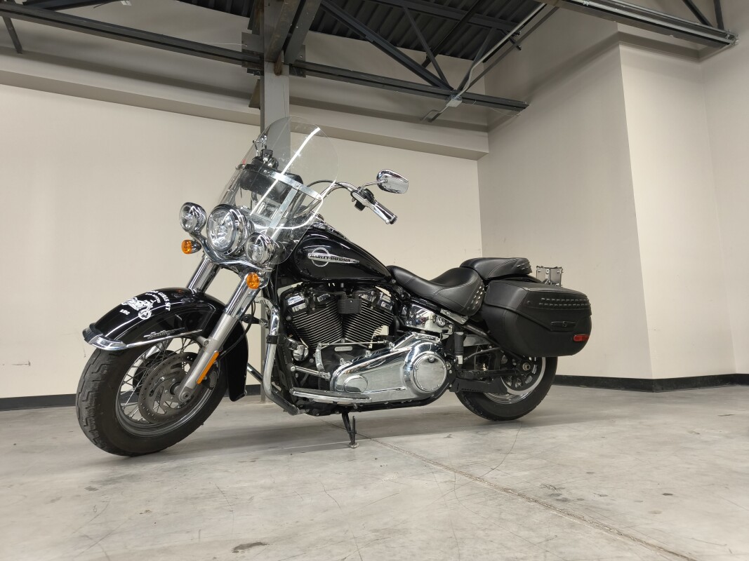 2020 Harley-Davidson Heritage Classic 107 Vivid Black - Photo 2