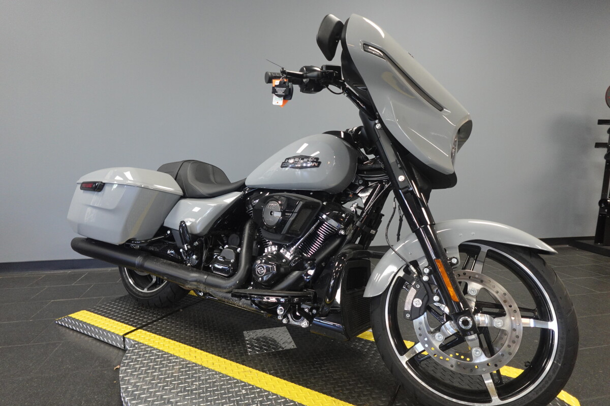 2025 Harley-Davidson Street Glide FLHX - Photo 2