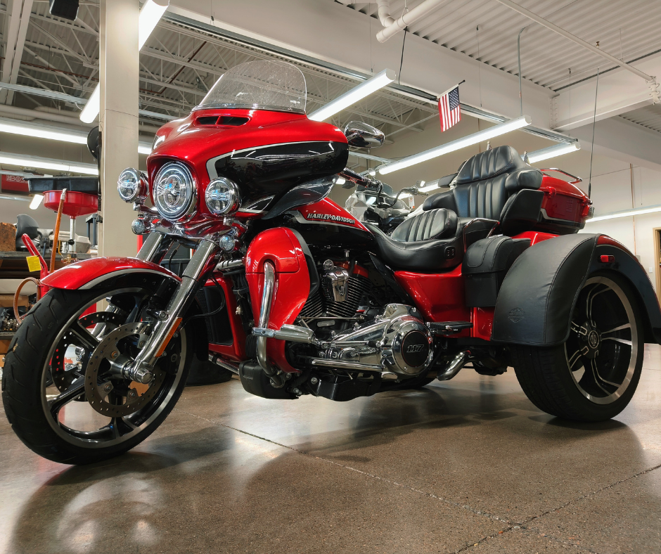 2021 Harley-Davidson CVO Tri Glide Sunset Orange & Sunset Black