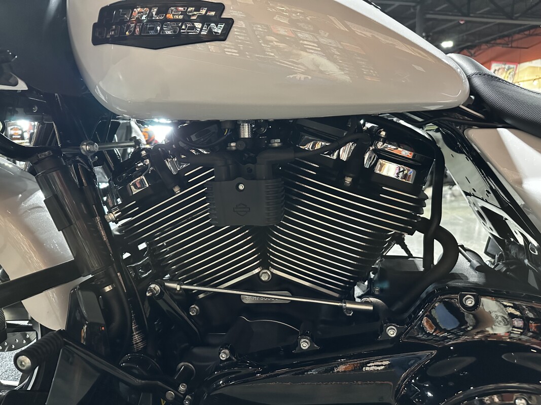 Harley-Davidson Road Glide 2025 FLTRX WHITE ONYX PRL - Photo 9