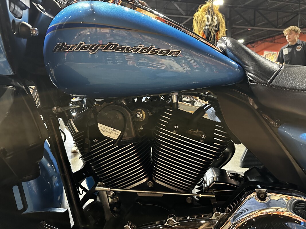 Harley-Davidson Road Glide Ultra 2011 FLTRU COOL BLUE PEARL - Photo 9