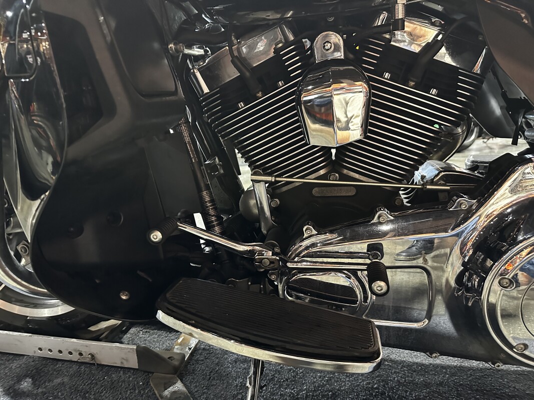 Harley-Davidson Electra Glide Ultra Limited 2014 FLHTK CHAR PRL/V BLK W/ PINSTRIPE - Photo 10