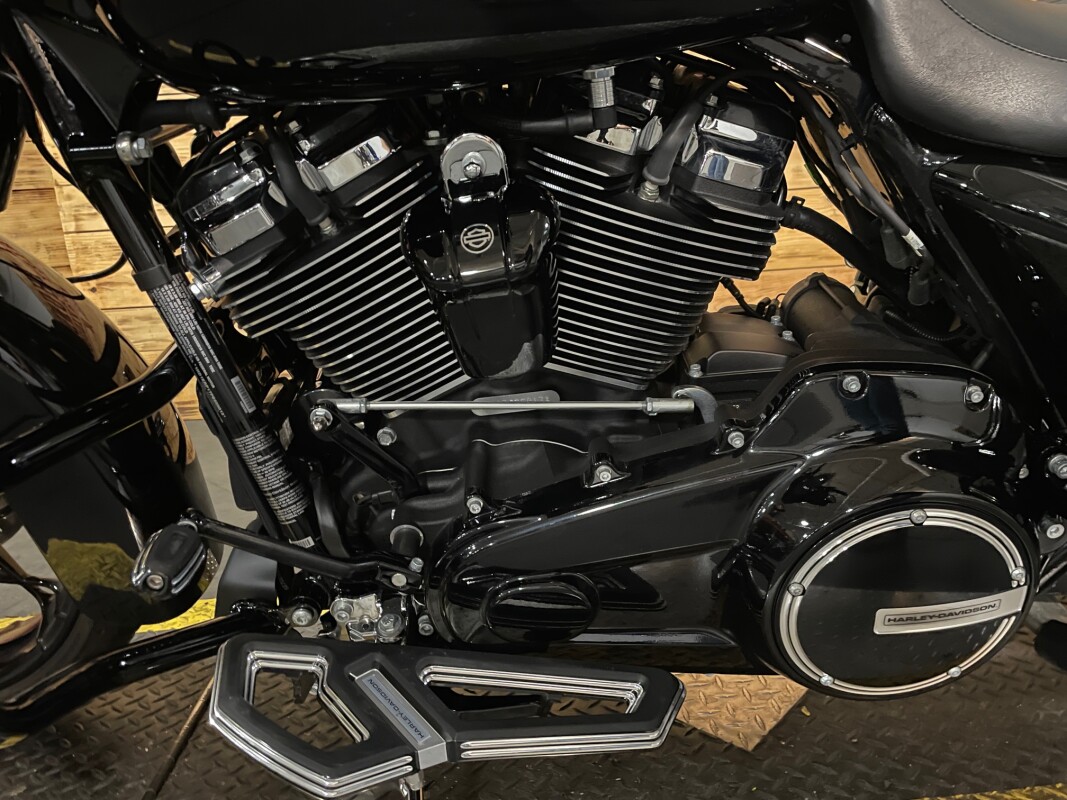 Harley-Davidson Street Glide Special 2023 FLHXS Vivid Black - Black Finish - Photo 9