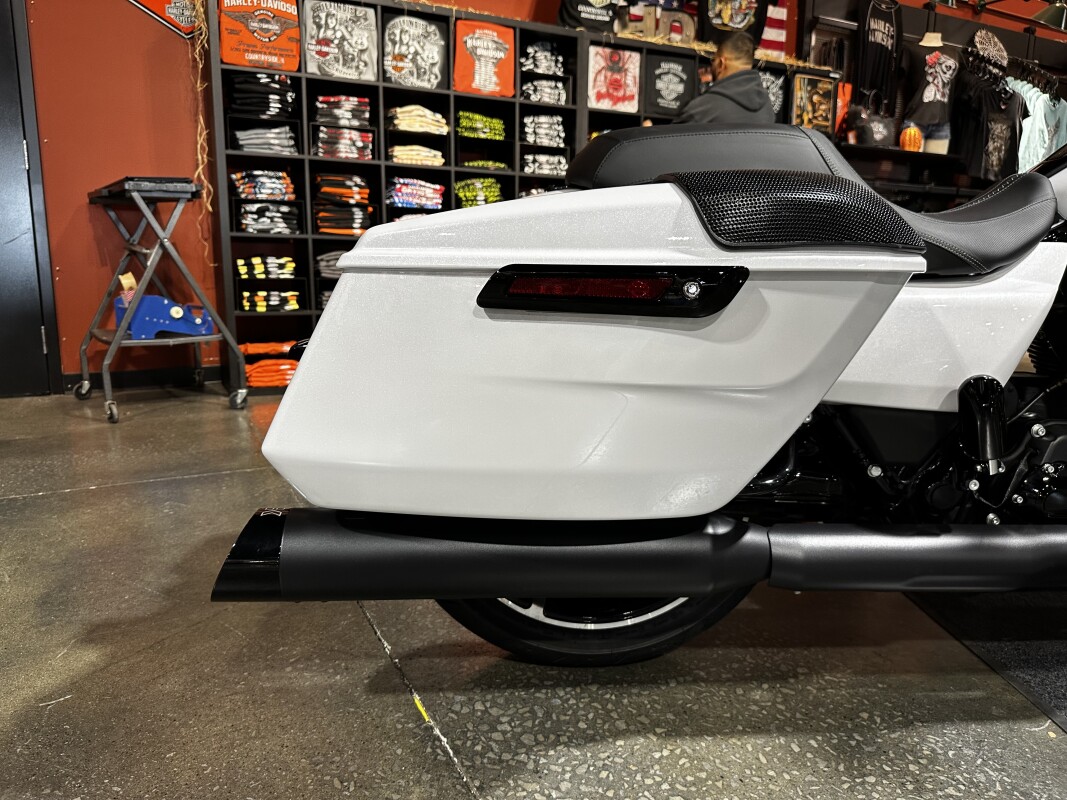Harley-Davidson Road Glide 2025 FLTRX WHITE ONYX PRL - Photo 6