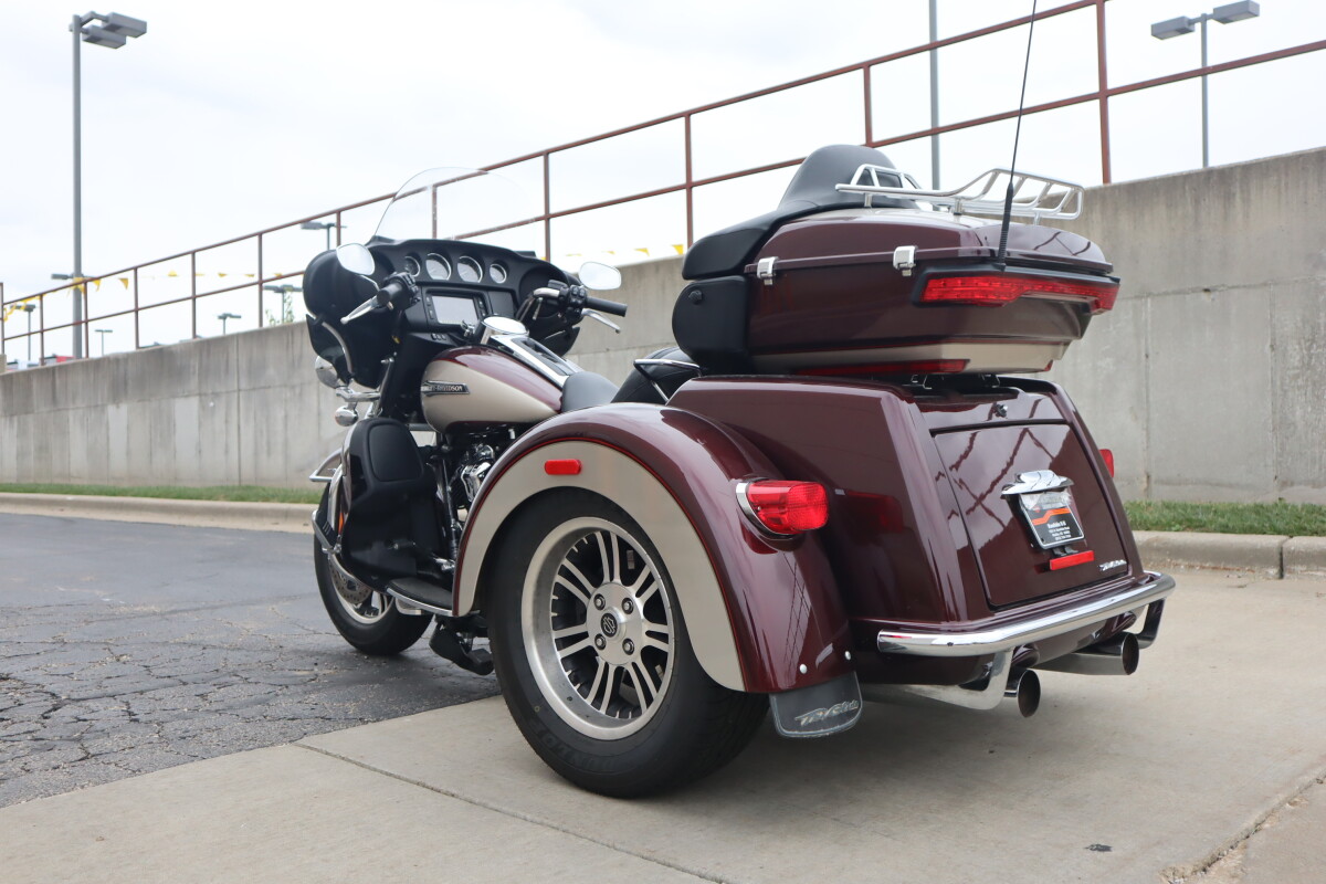 2018 Harley-Davidson Tri Glide Ultra FLHTCUTG - Photo 6