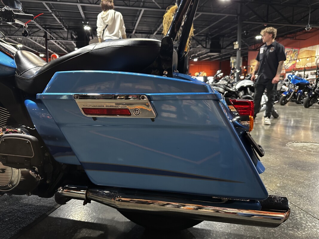 Harley-Davidson Road Glide Ultra 2011 FLTRU COOL BLUE PEARL - Photo 8