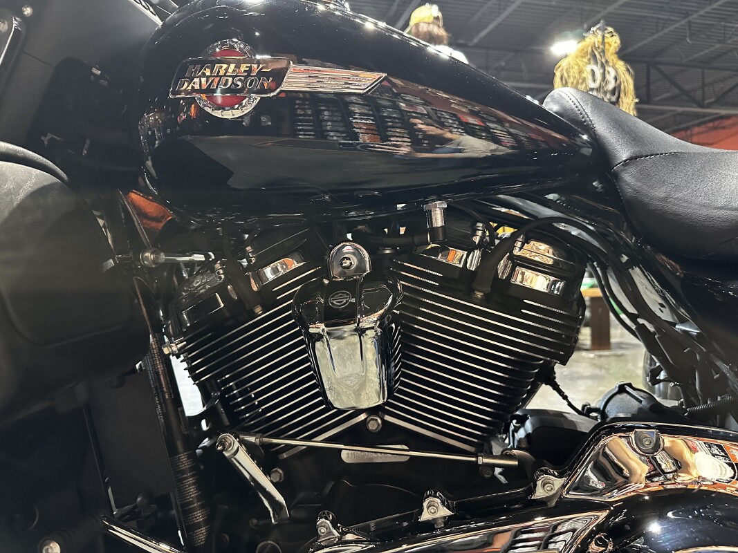Harley-Davidson Tri Glide Ultra 2022 FLHTCUTG BLACK - Photo 9