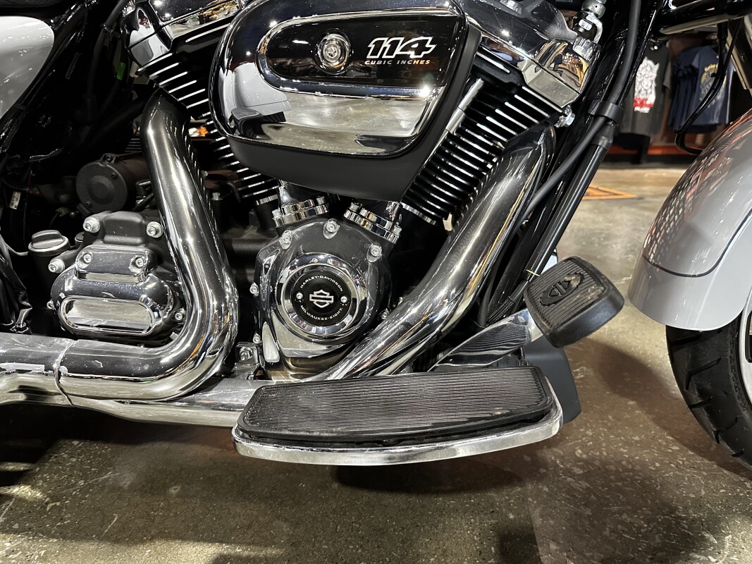 Harley-Davidson Road Glide 3 2024 FLTRT BILLIARD GRAY W/ PINSTRIPE - Photo 3