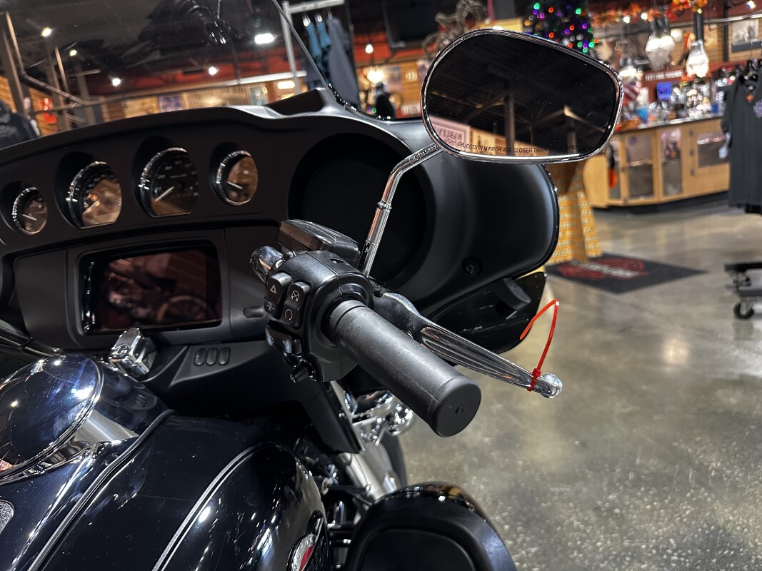 Harley-Davidson Tri Glide Ultra 2022 FLHTCUTG BLACK - Photo 4