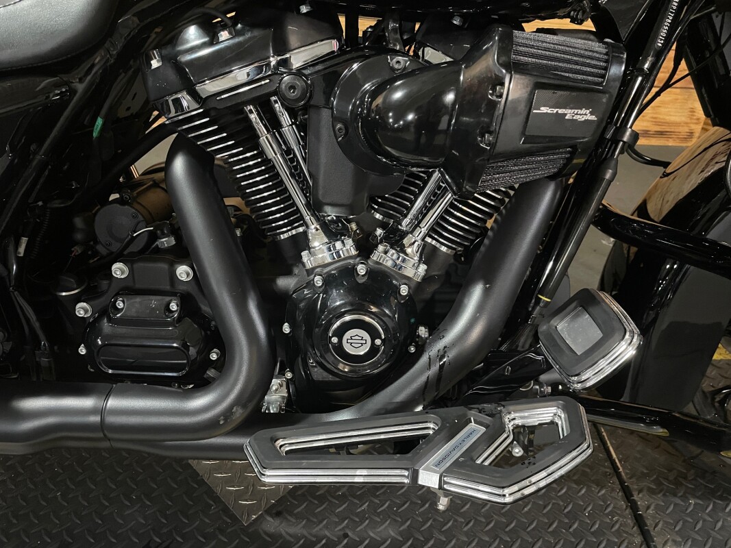 Harley-Davidson Street Glide Special 2023 FLHXS Vivid Black - Black Finish - Photo 2