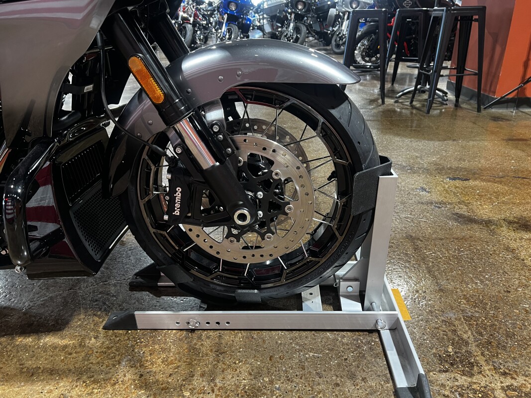 Harley-Davidson CVO Road Glide 2025 FLTRXSE RAVEN FADE - Photo 2