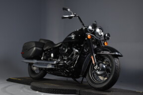 2019 Harley-Davidson® Heritage Classic FLHC thumb 2