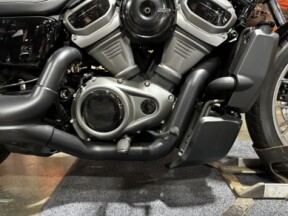 Harley-Davidson® Nightster™ Special 2023 RH975S BLACK thumb 1