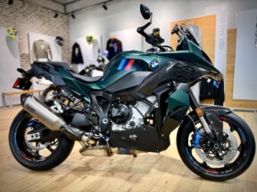 2026 BMW Motorrad M 1000 XR Aurelius Green Metallic thumb 3