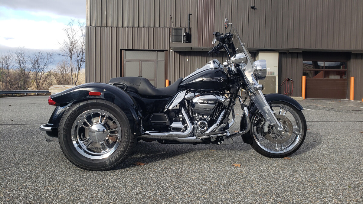 2017 HARLEY-DAVIDSON FLRT FREEWHEELER in Vivid Black
