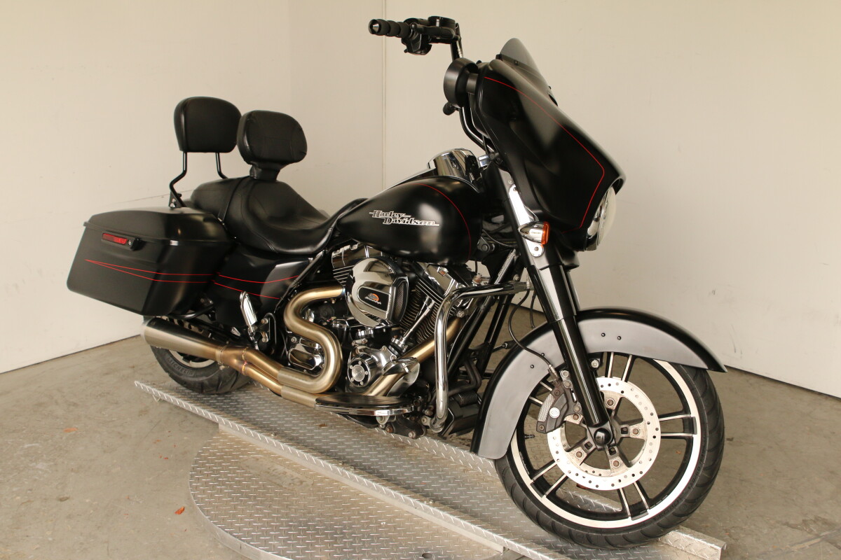 2016 Harley-Davidson Street Glide Special - Photo 2
