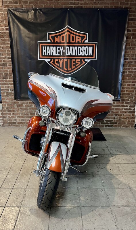 2014 Harley-Davidson CVO Electra Glide Ultra Limited FLHTKSE Stardust Silver and Autumn Sunset wi - Photo 3