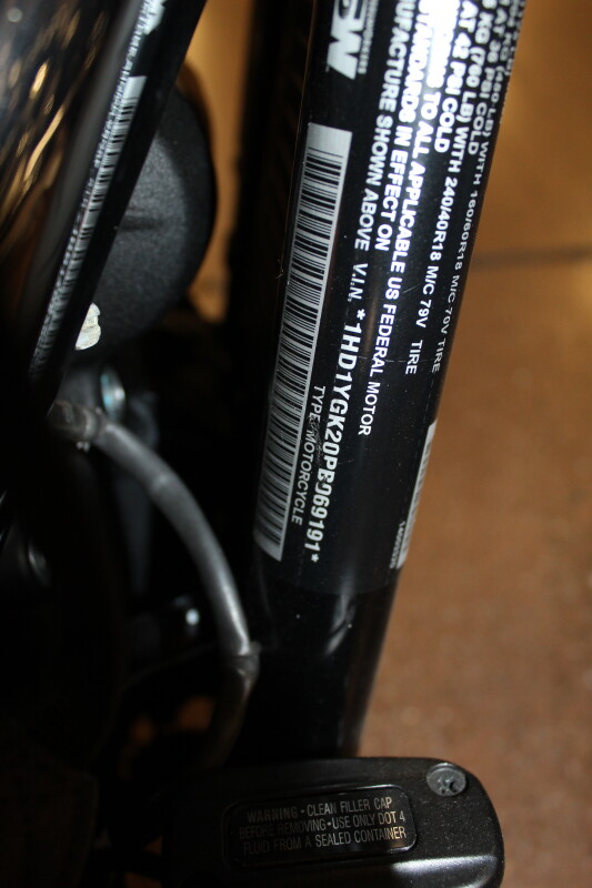 Harley-Davidson Fat Boy 114 2023 FLFBS 069191T BLACK W/ PINSTRIPE - Photo 2