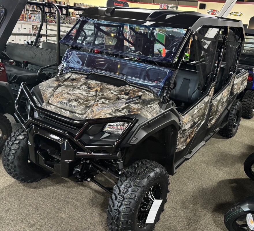 2025 Honda Pioneer 1000-6 Deluxe Crew TrueTimber Atera Camo