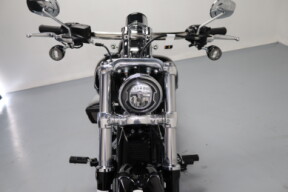 2025 Harley-Davidson® Breakout™ Vivid Black thumb 1