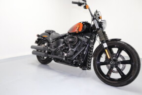 2022 Harley-Davidson® Street Bob® 114 Vivid Black thumb 2