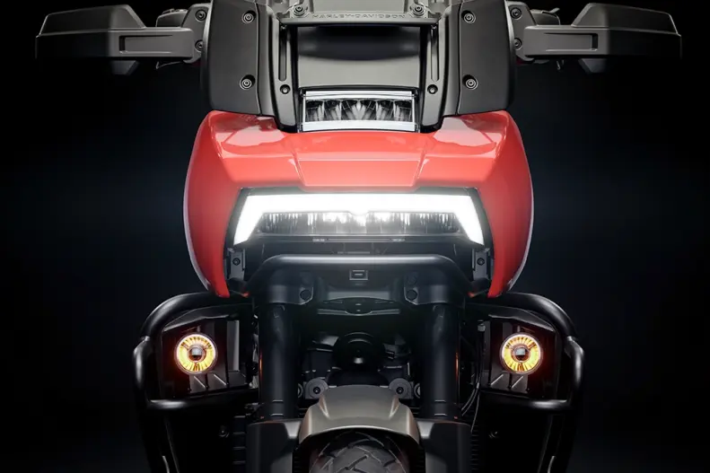 Adaptive Forward Lighting
