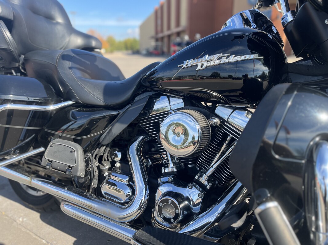2016 Harley-Davidson Electra Glide Ultra Classic FLHTCU Vivid Black 648110 - Photo 10