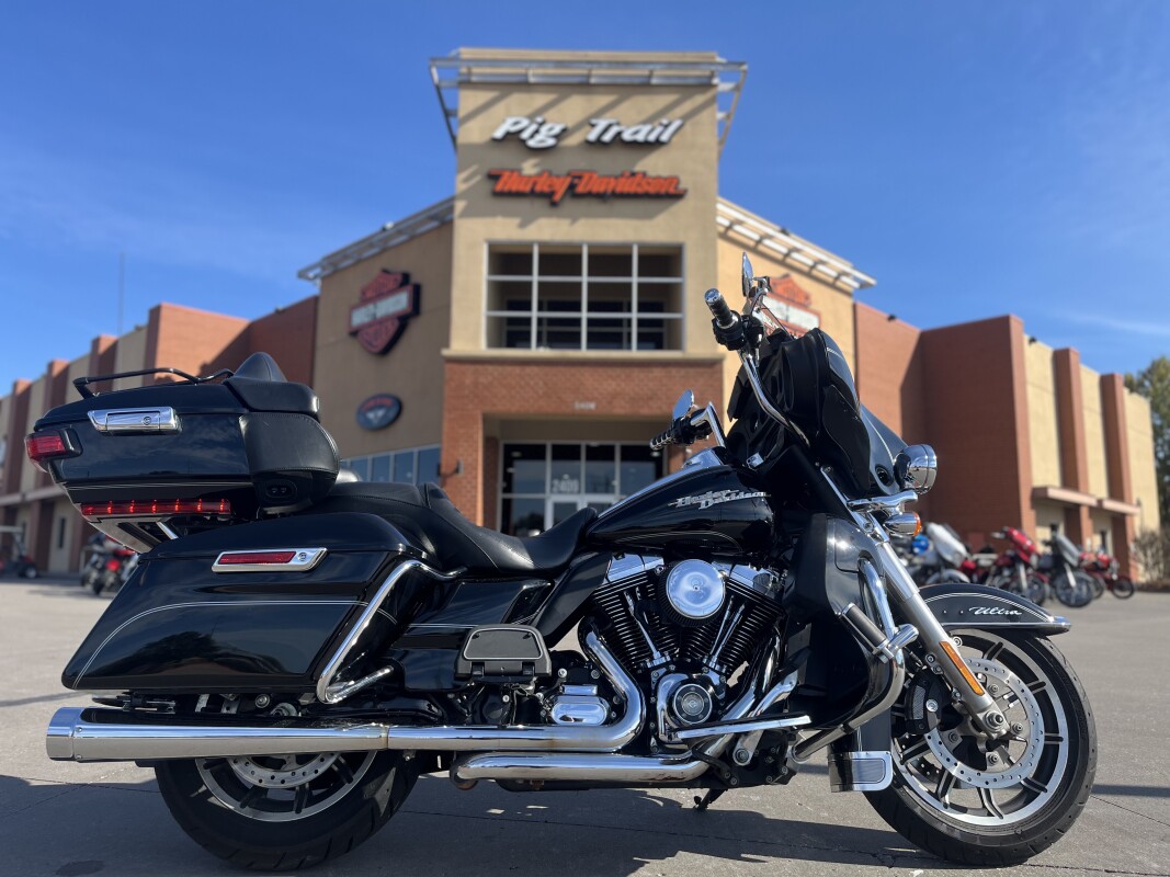 2016 Harley-Davidson Electra Glide Ultra Classic FLHTCU Vivid Black 648110