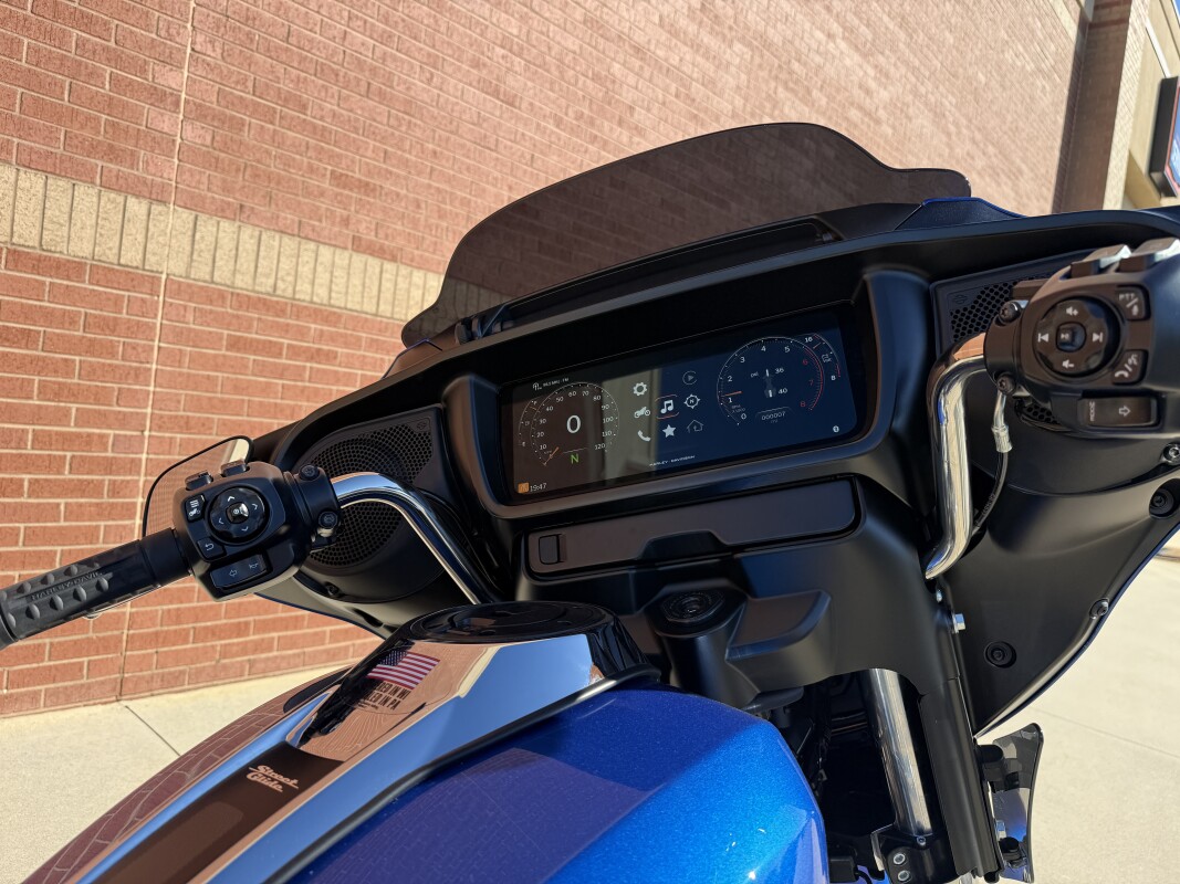 FLHX 2025 Street Glide - Photo 6