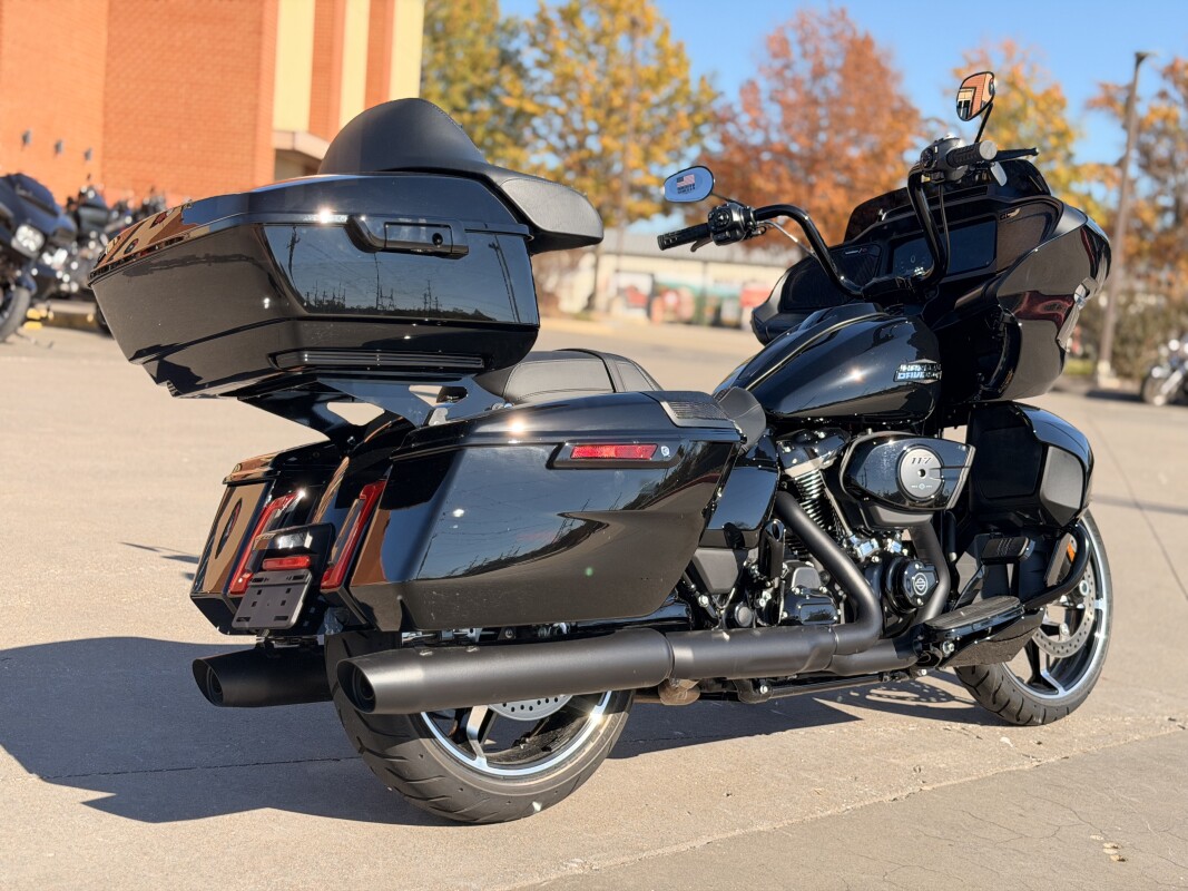 2025 Harley-Davidson Road Glide FLTRX Vivid Black - Photo 3