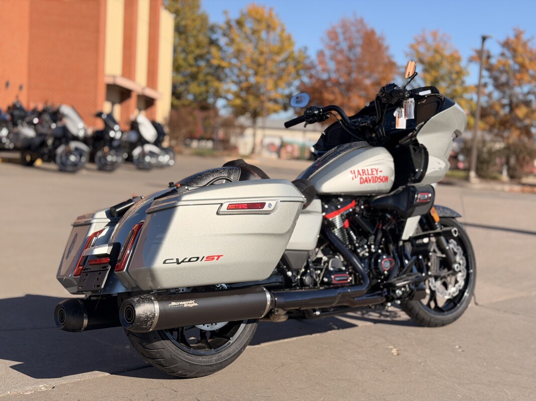 2025 Harley-Davidson CVO Road Glide ST FLTRXSTSE Mercury Silver 958052 - Photo 3