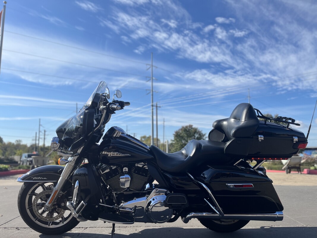 2016 Harley-Davidson Electra Glide Ultra Classic FLHTCU Vivid Black 648110 - Photo 6