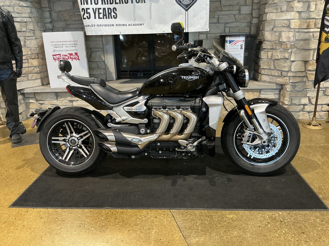 2021 TRIUMPH ROCKET 3 GT - SAPPHIRE BLACK