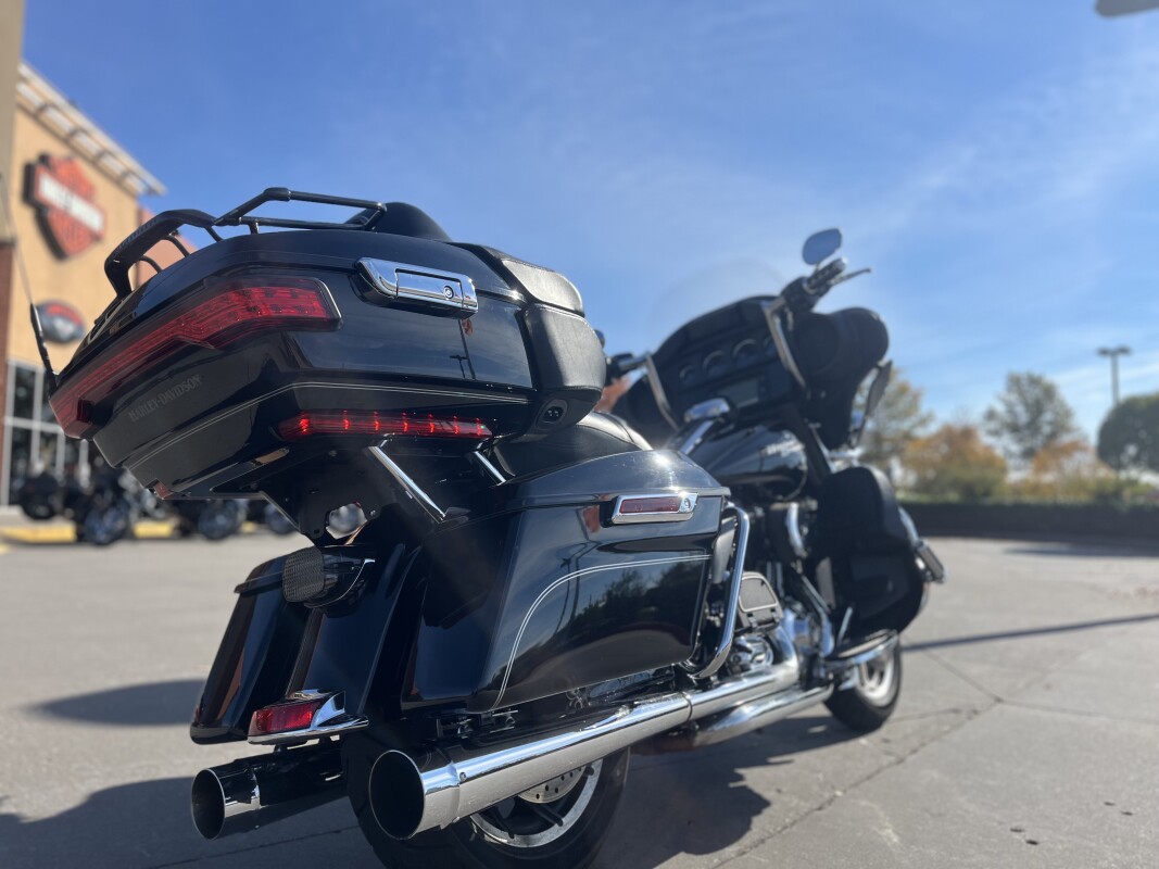 2016 Harley-Davidson Electra Glide Ultra Classic FLHTCU Vivid Black 648110 - Photo 3
