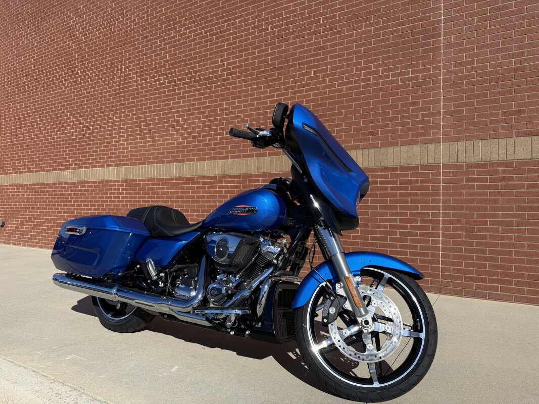 FLHX 2025 Street Glide - Photo 2