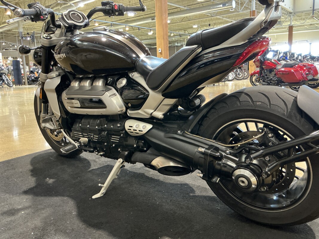 2021 TRIUMPH ROCKET 3 GT - SAPPHIRE BLACK - Photo 2