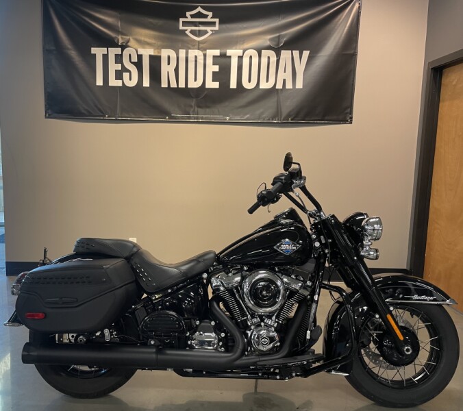 2025 Harley-Davidson® Heritage Classic Vivid Black w/Laced Wheels