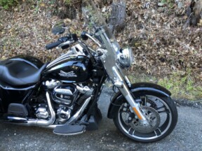 2022 Harley-Davidson® Freewheeler® Vivid Black thumb 3