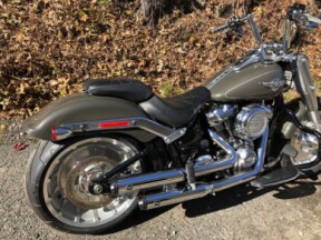 2018 Harley-Davidson® Fat Boy® Industrial Gray thumb 2
