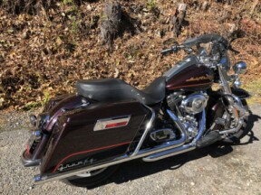 2011 Harley-Davidson® Road King® Two-Tone Merlot Sunglo/Vivid Black thumb 2