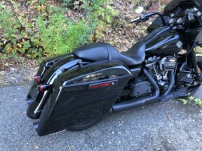 2021 Harley-Davidson® Road Glide® Special Vivid Black - Black Finish thumb 2